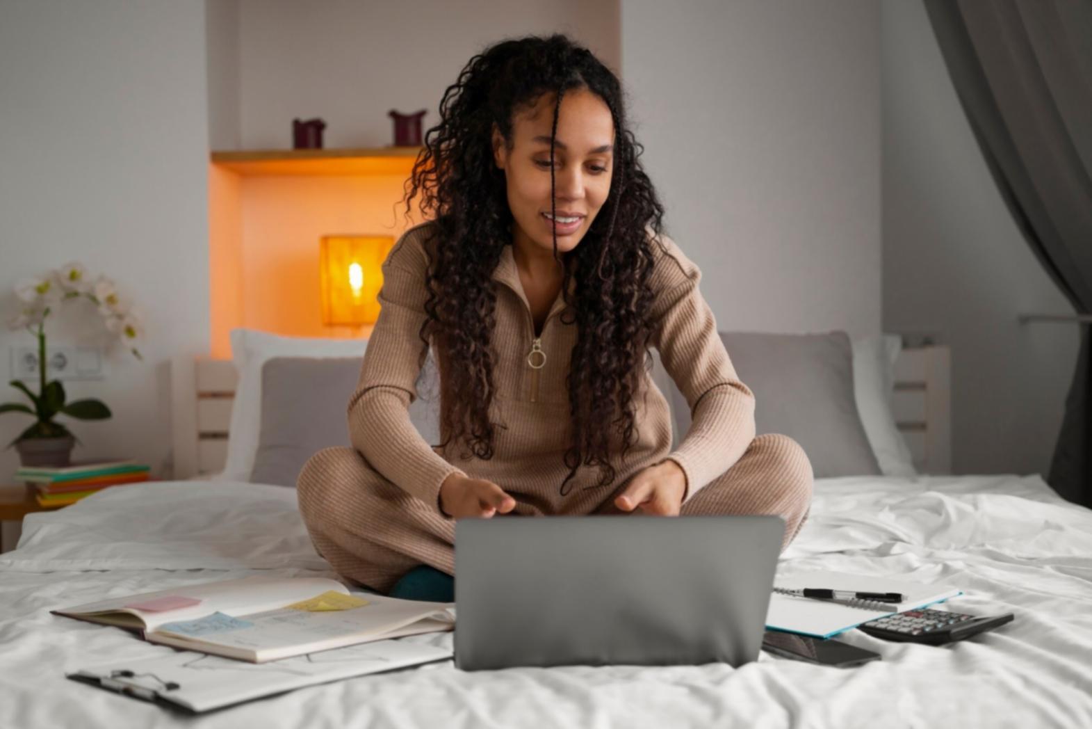 Estudantes a trabalhar em projetos financeiros inovadores